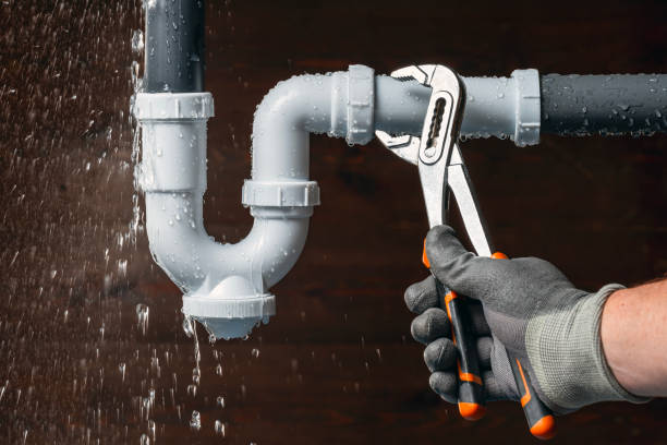 Professional Leak Detection technician working in Wakarusa, IN